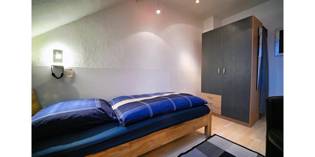 Dachgeschoßwohnung Brühl - 3 Zimmer, 30 m&sup2;, 695&euro; | Angebot:24837951