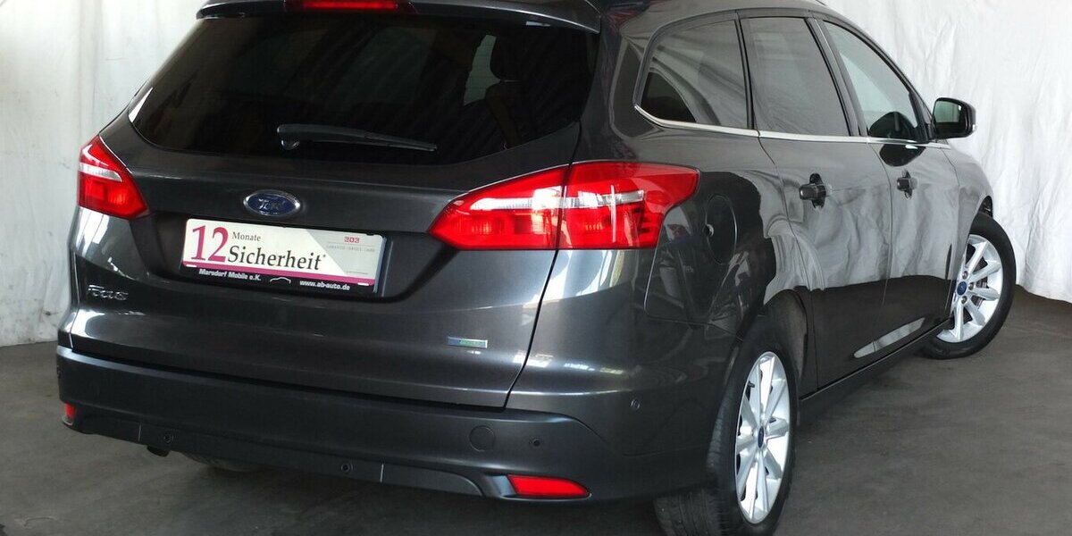 Ford Focus TITANIUM WM26: NAVI KLIMAAUTOM EINPARKHILFE 134.288 km 6.998 &euro; Köln 50858