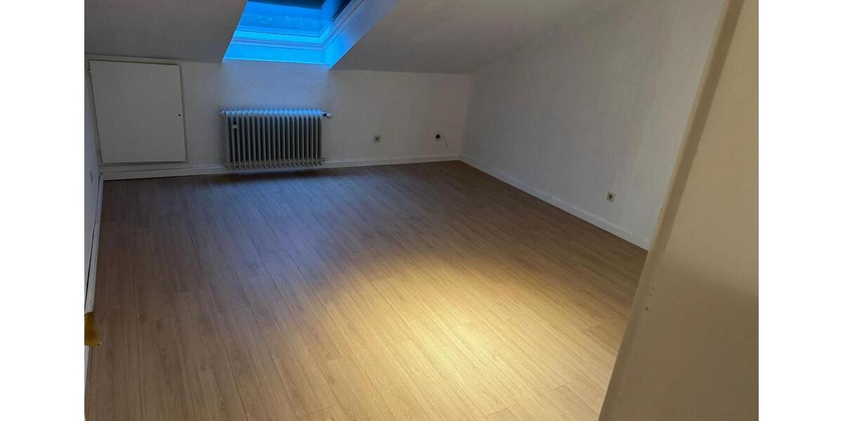 Dachgeschoßwohnung Grevenbroich - 2.5 Zimmer, 96 m&sup2;, 720&euro; | Angebot:25057385