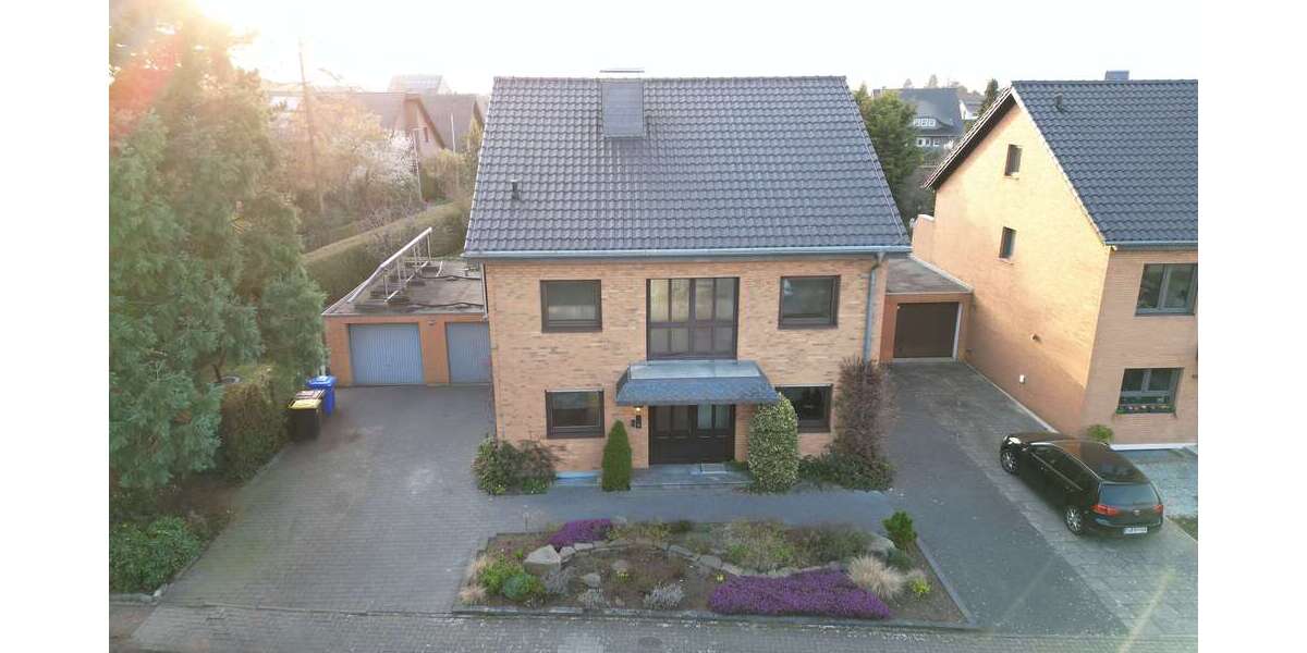 Einfamilienhaus Erftstadt - 8 Zimmer, 220 m&sup2;, 749.000&euro; | Angebot:25830993