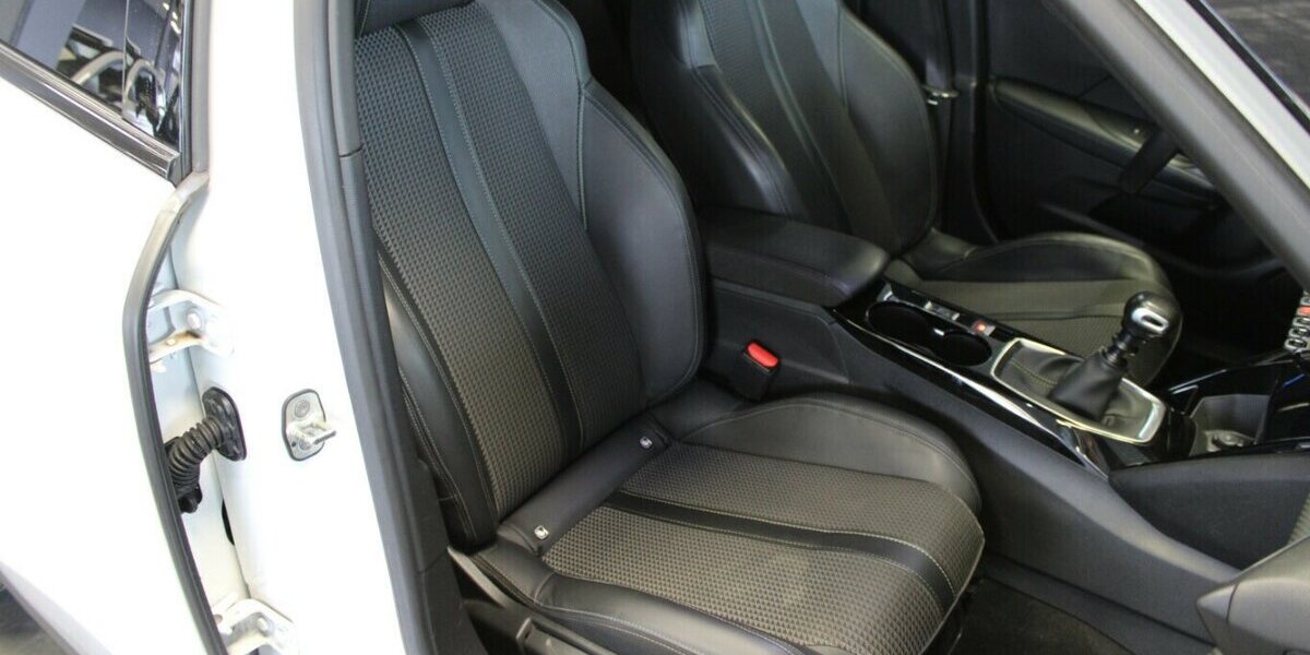 Peugeot 2008 PureTech 130 GT 70.903 km 15.980 &euro; Euskirchen 53881