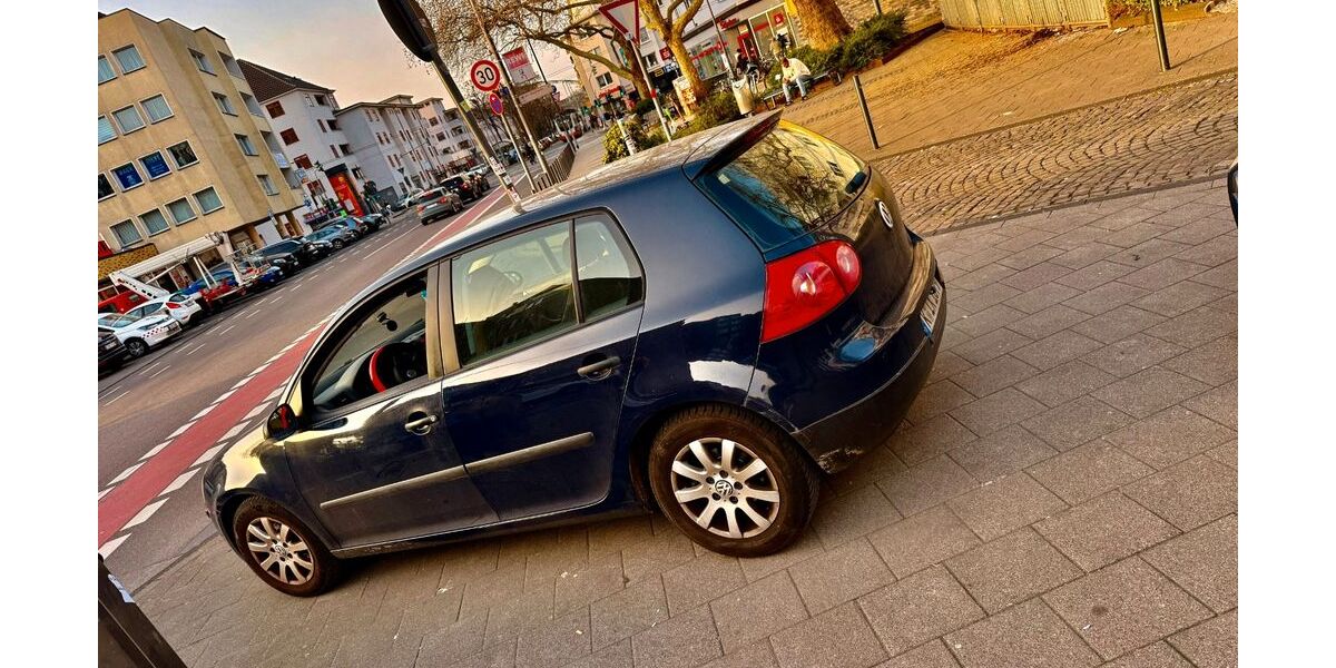 VW Golf 205.000 km 2.500 &euro; Köln 51065