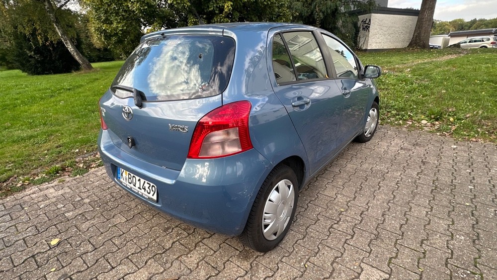 Toyota Yaris 157.400 km 2.700 &euro; Köln 50667