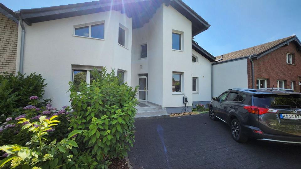 Erdgeschoßwohnung Köln Mülheim - 4 Zimmer, 130 m&sup2;, 2.000&euro; | Angebot:25887308