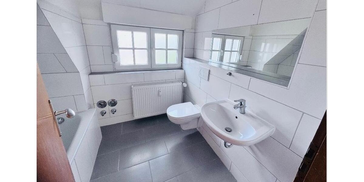 Einfamilienhaus Jülich - 10 Zimmer, 280 m&sup2;, 3.000&euro; | Angebot:25456904