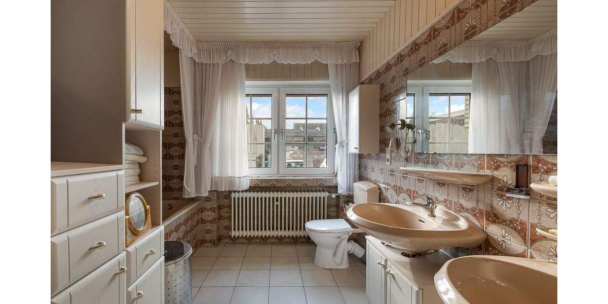 Einfamilienhaus Bedburg Kaster - 8 Zimmer, 341 m&sup2;, 699.000&euro; | Angebot:25738509