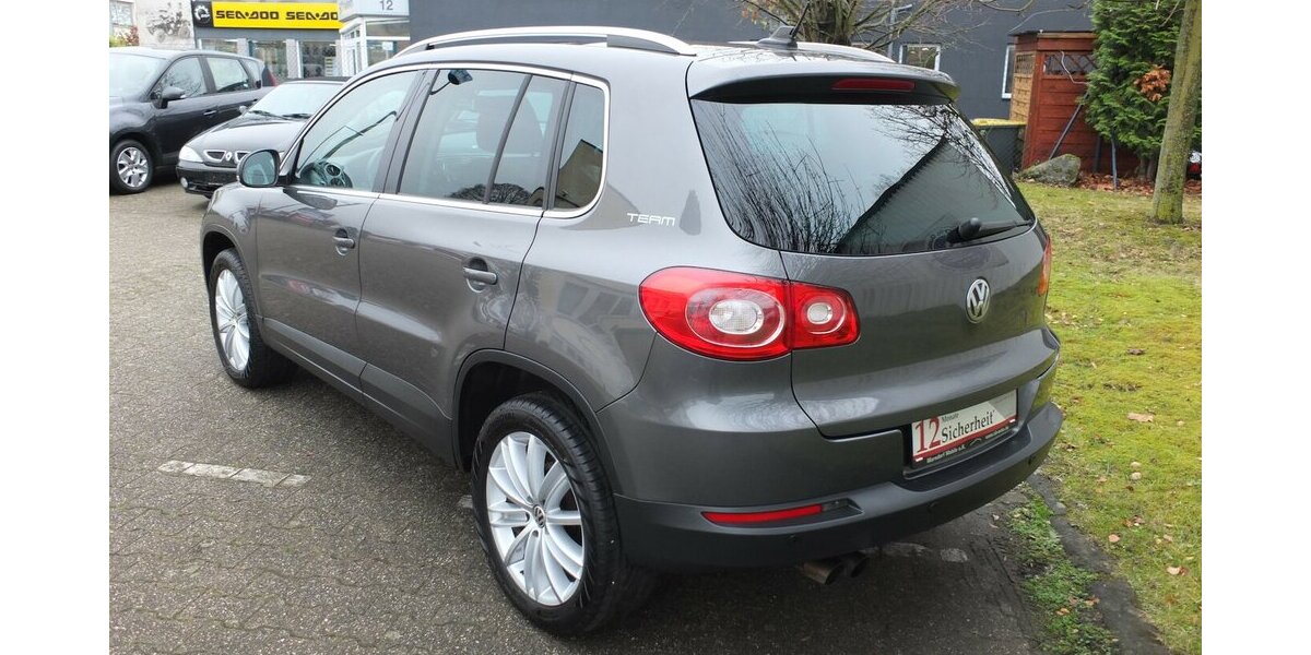VW Tiguan TEAM orig.ATM ca 52 tkm XENON AHK PARKPILOT 112.432 km 9.698 &euro; Köln 50858