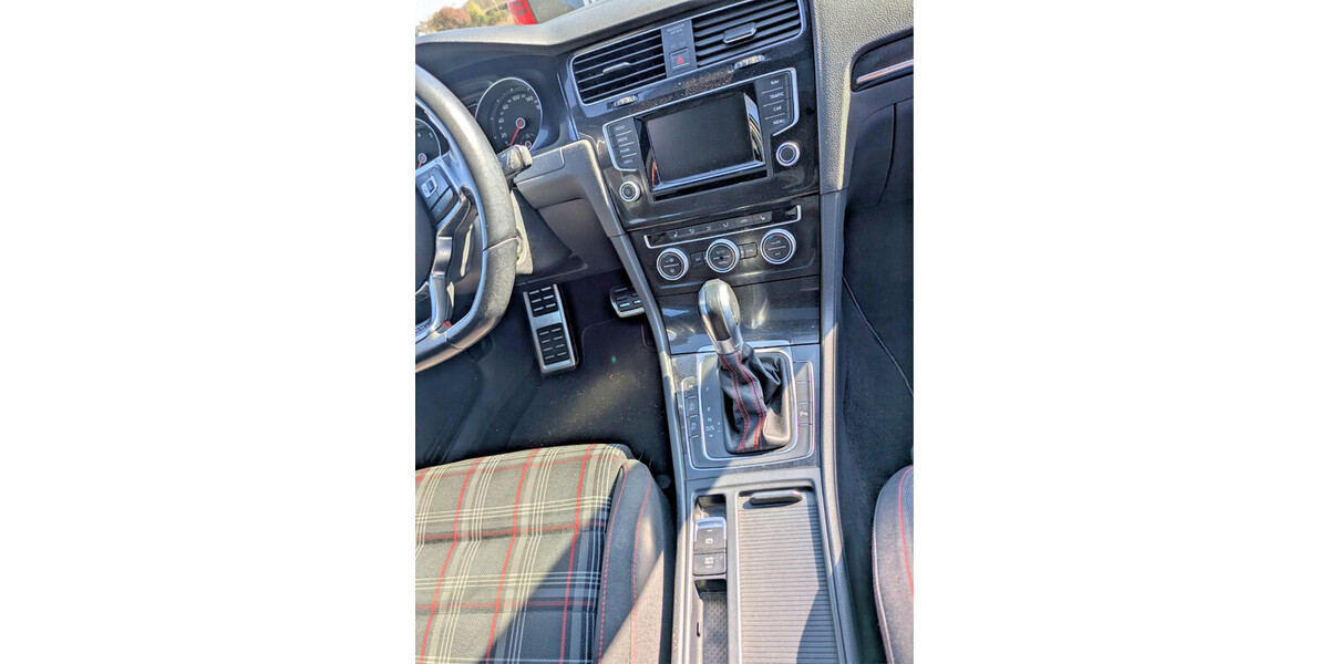 VW Golf VII GTI 111.800 km 18.200 &euro; Köln 50667