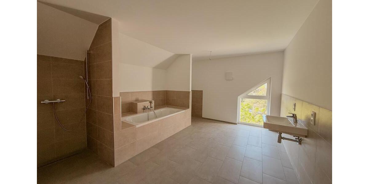 Dachgeschoßwohnung Euskirchen - 3 Zimmer, 131 m&sup2;, 1.375&euro; | Angebot:26618141