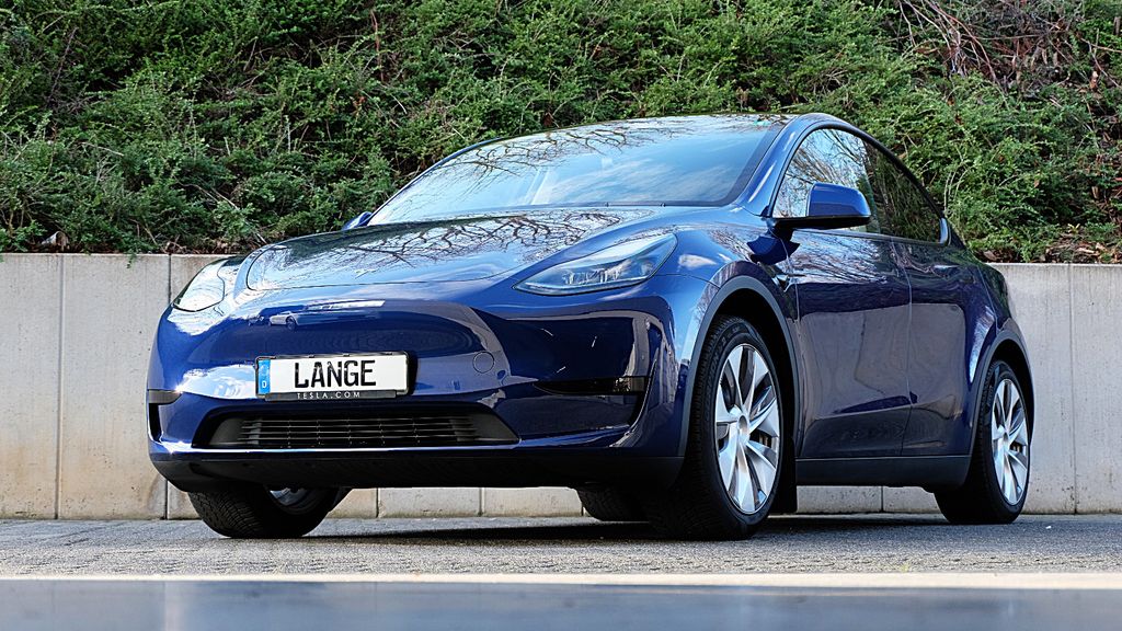 Tesla Model Y 57.552 km 31.780 &euro; Köln 50996