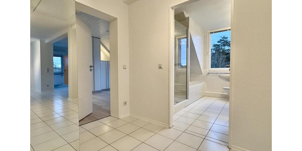 Dachgeschoßwohnung Köln Kalk - 3 Zimmer, 90 m&sup2;, 1.200&euro; | Angebot:25310069