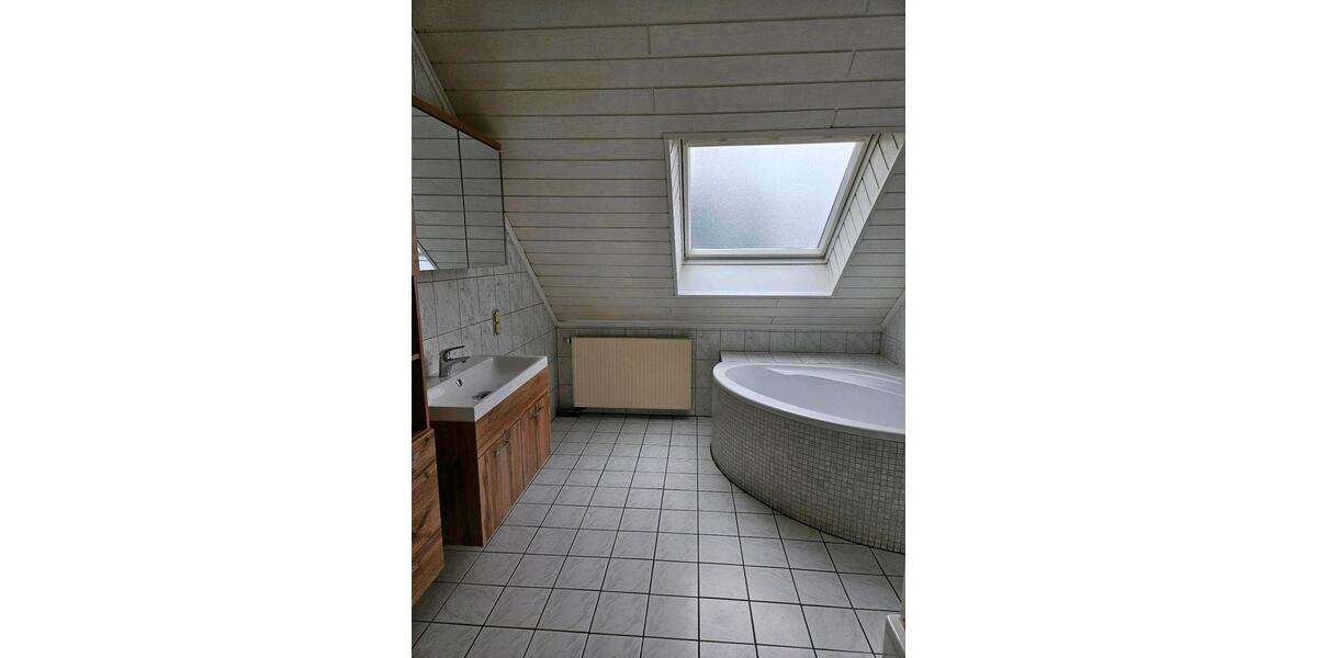 Dachgeschoßwohnung Erftstadt - 4 Zimmer, 83 m&sup2;, 800&euro; | Angebot:25959353