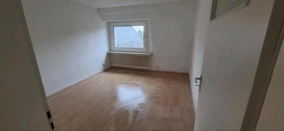 Dachgeschoßwohnung Köln Kalk - 3 Zimmer, 78 m&sup2;, 1.600&euro; | Angebot:25658349