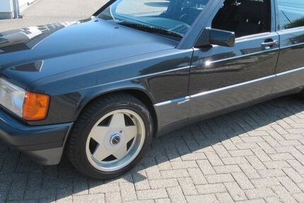 Mercedes-Benz 190 131.900 km 15.900 &euro; Düren 52353