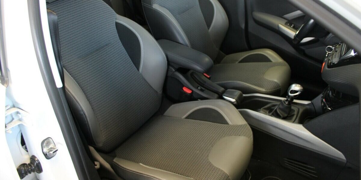 Peugeot 2008 PureTech 130 GPF Allure 38.193 km 12.980 &euro; Euskirchen 53881