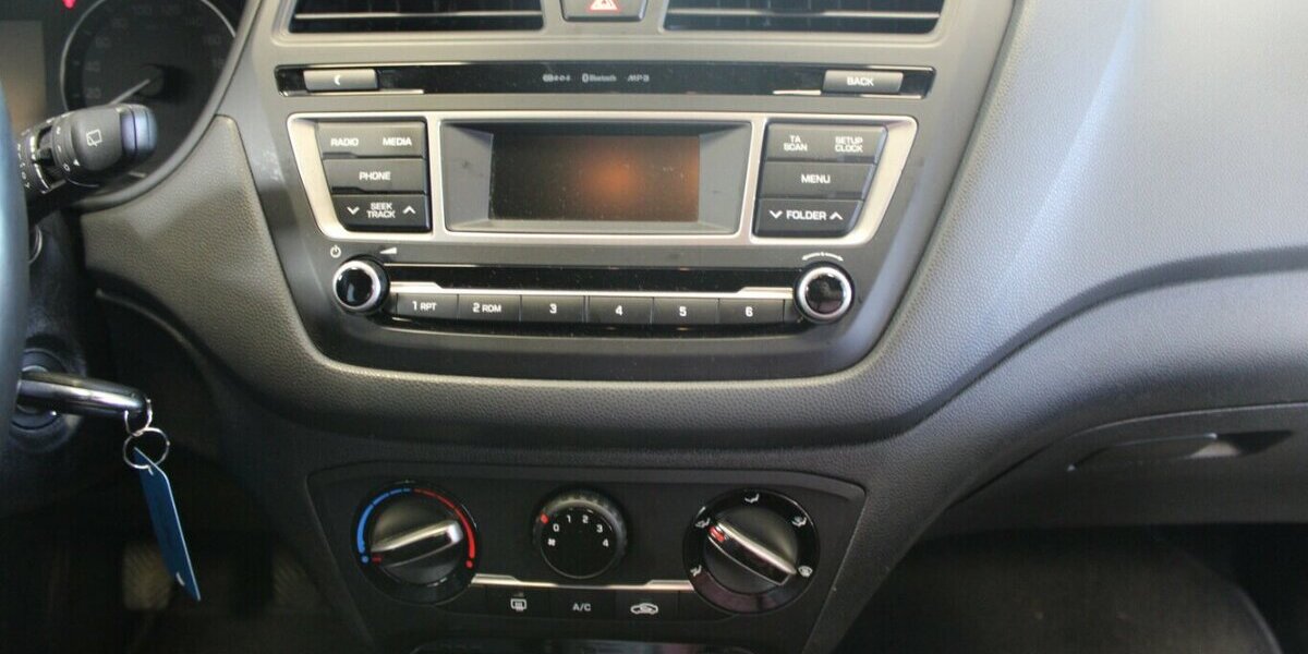 Hyundai i20 1.2 5-Türig - Klima - SHZ - 83.709 km 9.480 &euro; Euskirchen 53881