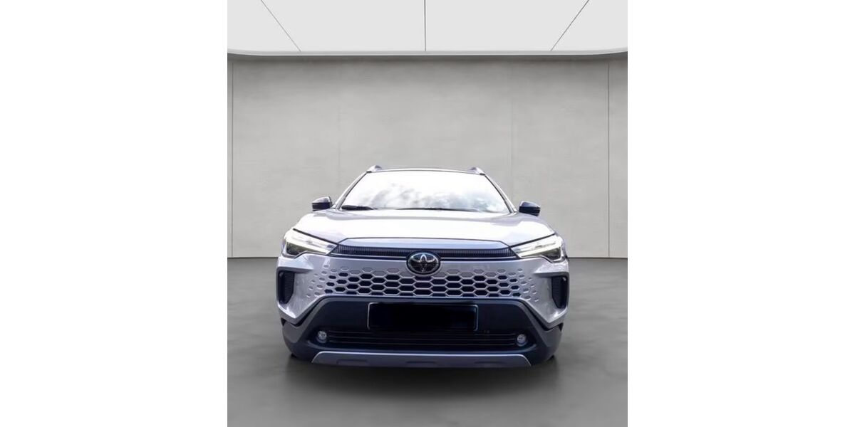 Toyota Corolla Cross 3.200 km 36.200 &euro; Leverkusen 51371