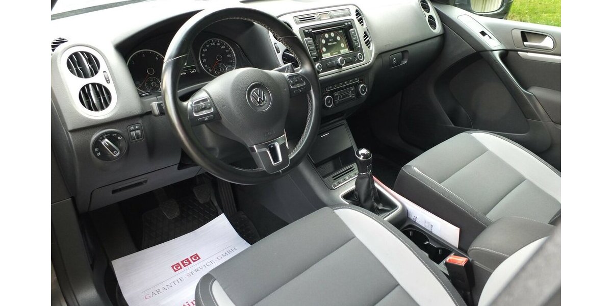 VW Tiguan WM26:LIFE NAVI AHK PARKPILOT SHZ BLUETOOTH 124.710 km 11.904 &euro; Köln 50858