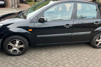 Ford Fiesta 102.170 km 2.700 &euro; Leverkusen 51371