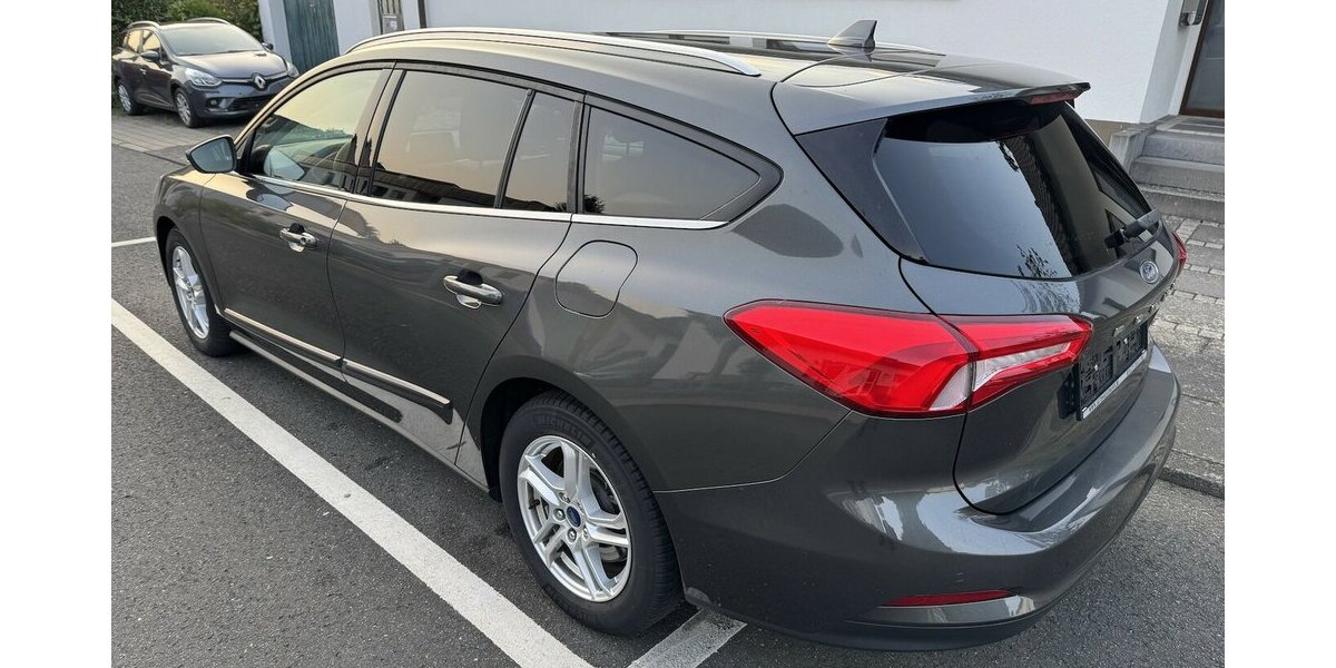 Ford Focus Navi+Temp+Sitzh+Spurh+CarPlay+6xServ+1H+E6 93.000 km 11.250 &euro; Erftstadt 50374