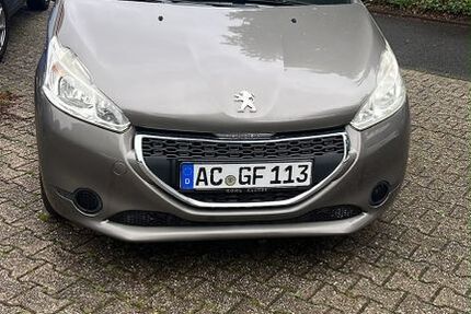 Peugeot 208 115.000 km 3.699 &euro; Niederzier 52382
