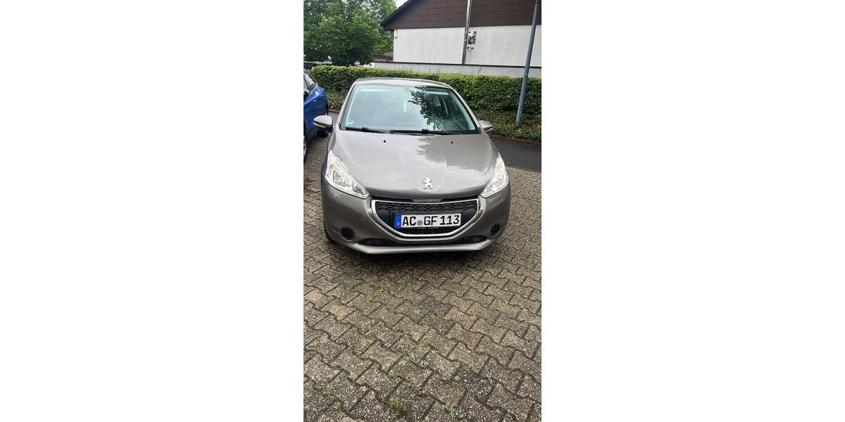 Peugeot 208 115.000 km 3.699 &euro; Niederzier 52382