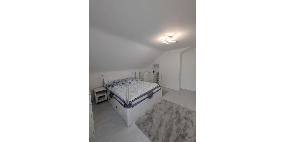 Dachgeschoßwohnung Köln Porz - 4 Zimmer, 94 m&sup2;, 1.310&euro; | Angebot:25949050