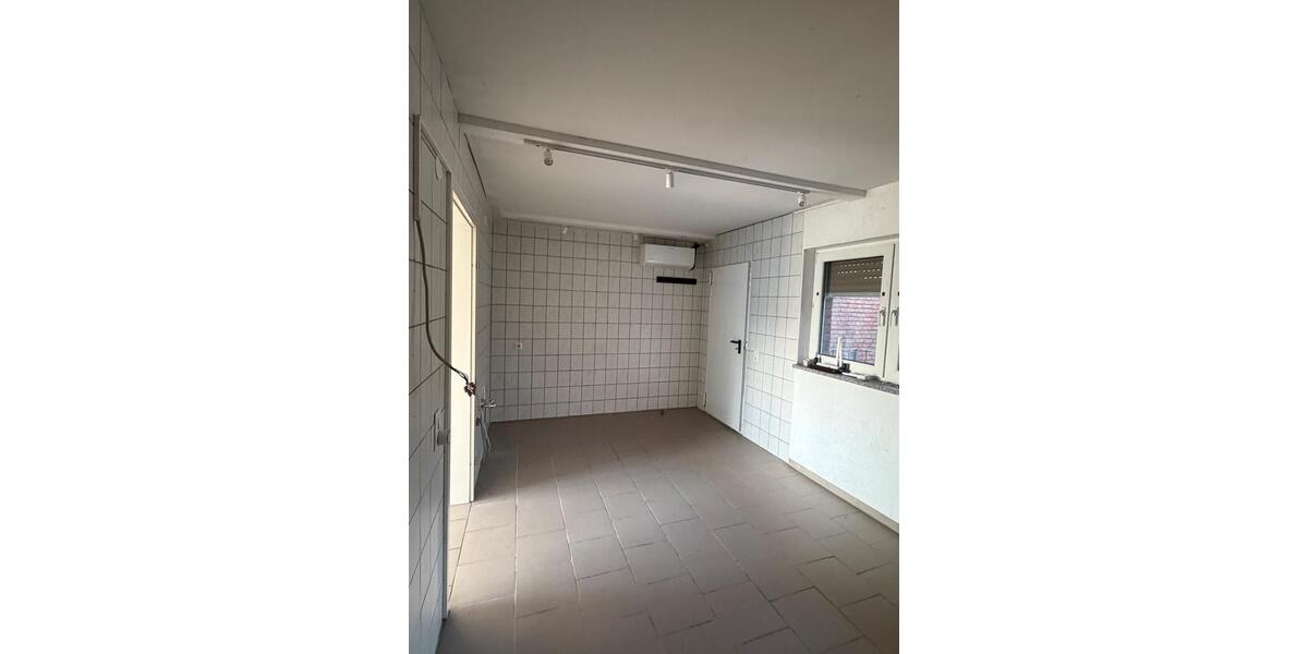 Etagenwohnung Euskirchen Dom-Esch - 2 Zimmer, 92 m&sup2;, 860&euro; | Angebot:26680687