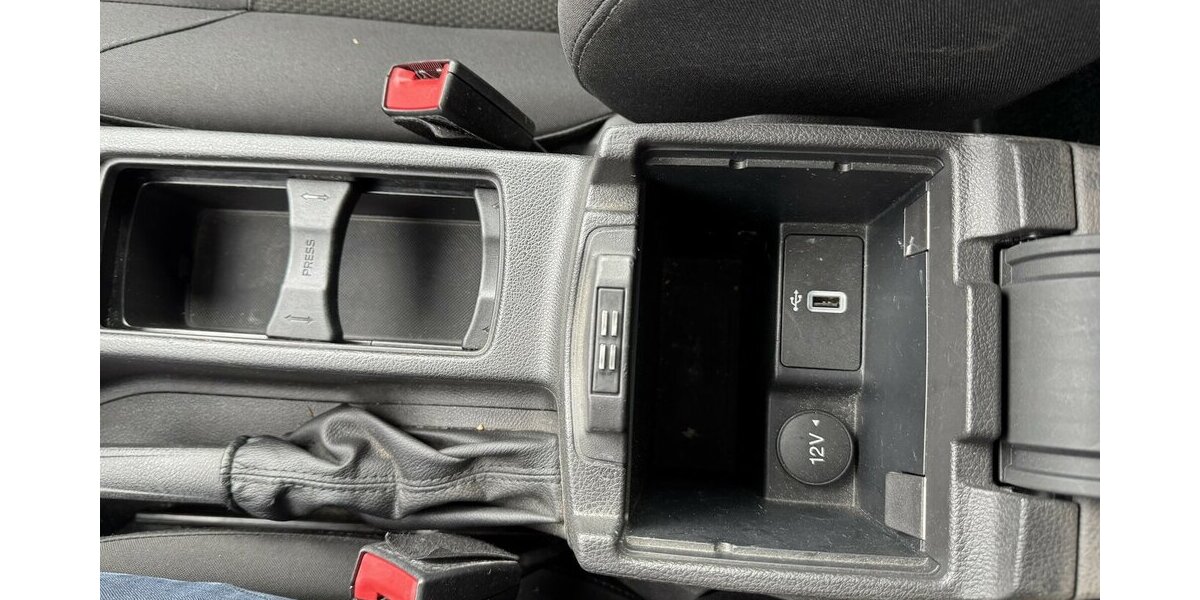 Ford Focus Klima Navi Zahnr.+Wa.-PumpeNeu SR+WR 1.Hd. 115.000 km 6.900 &euro; Erftstadt 50374