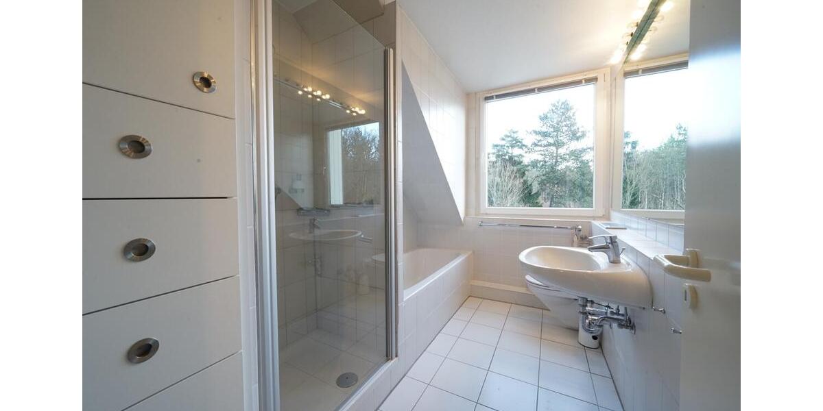 Dachgeschoßwohnung Köln Kalk - 3 Zimmer, 90 m&sup2;, 1.200&euro; | Angebot:25310069