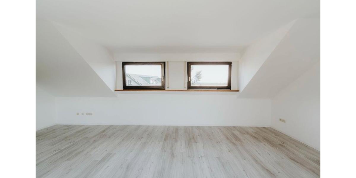 Dachgeschoßwohnung Pulheim - 2 Zimmer, 80 m&sup2;, 1.100&euro; | Angebot:25858771