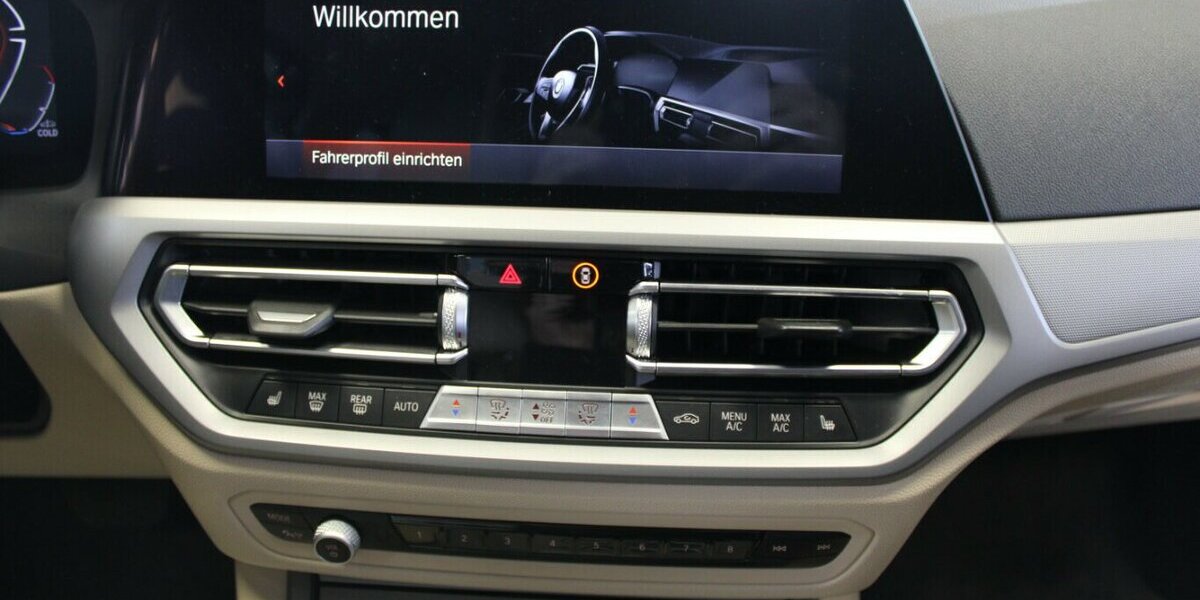 BMW 330i xDrive Touring Aut. Advantage 68.255 km 26.980 &euro; Euskirchen 53881