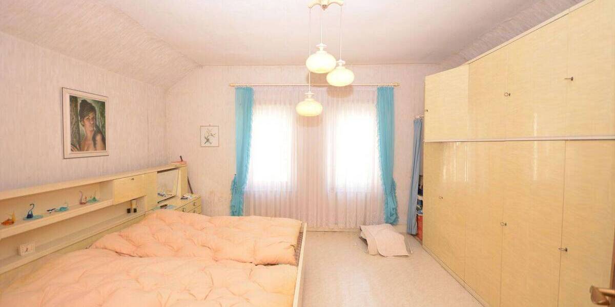 Einfamilienhaus Brühl - 8 Zimmer, 233 m&sup2;, 450.000&euro; | Angebot:26420449