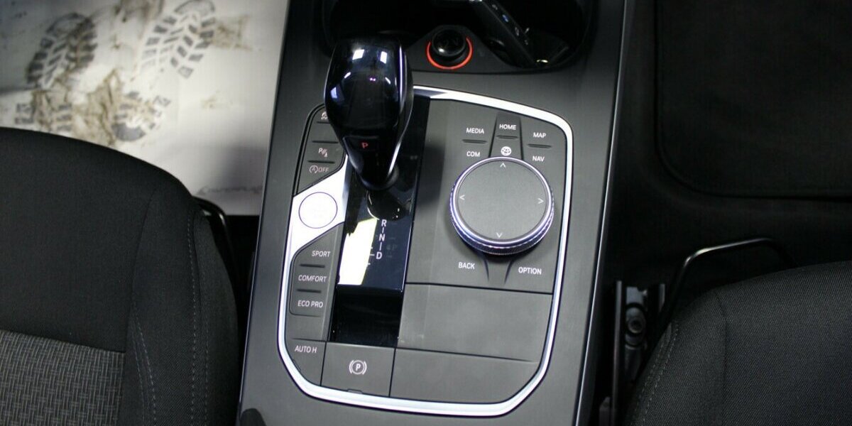 BMW 118 118d Aut. Advantage 15.390 km 21.980 &euro; Euskirchen 53881