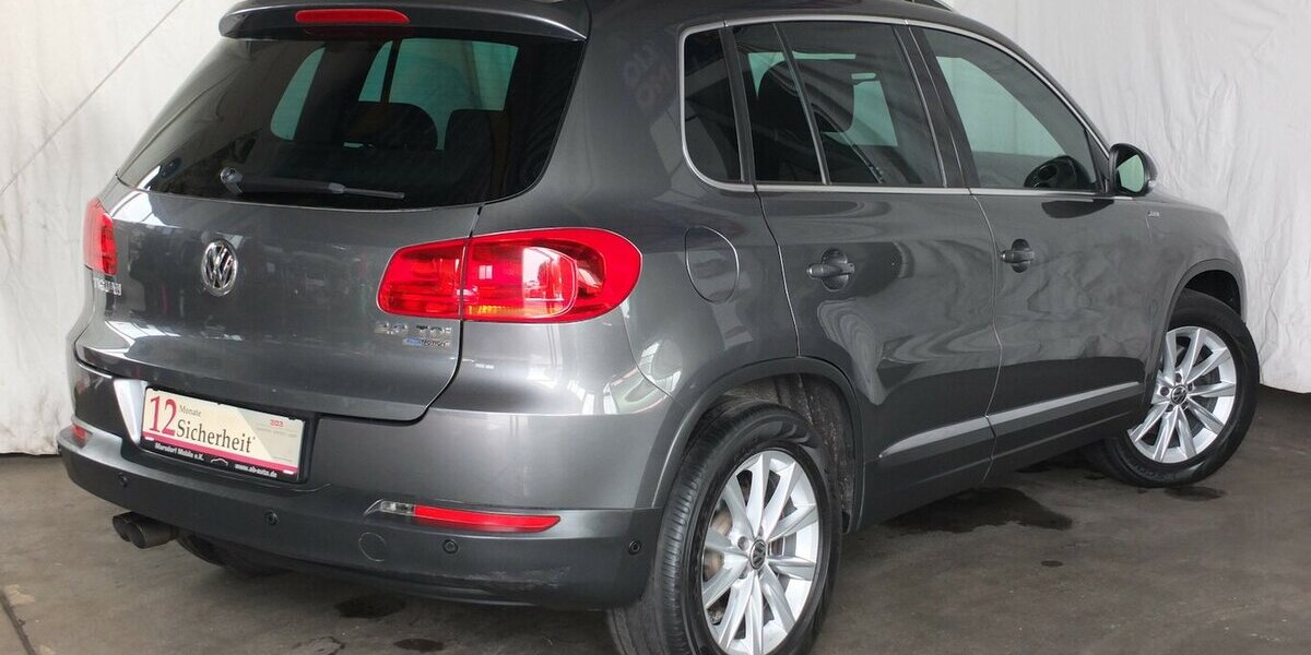 VW Tiguan WM26:LIFE NAVI AHK PARKPILOT SHZ BLUETOOTH 124.710 km 11.904 &euro; Köln 50858