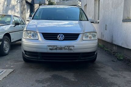 VW Touran 263.000 km 2.099 &euro; Köln 50969
