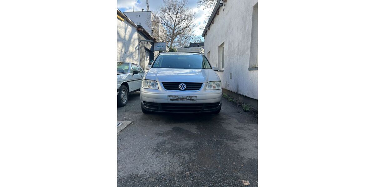 VW Touran 263.000 km 2.099 &euro; Köln 50969