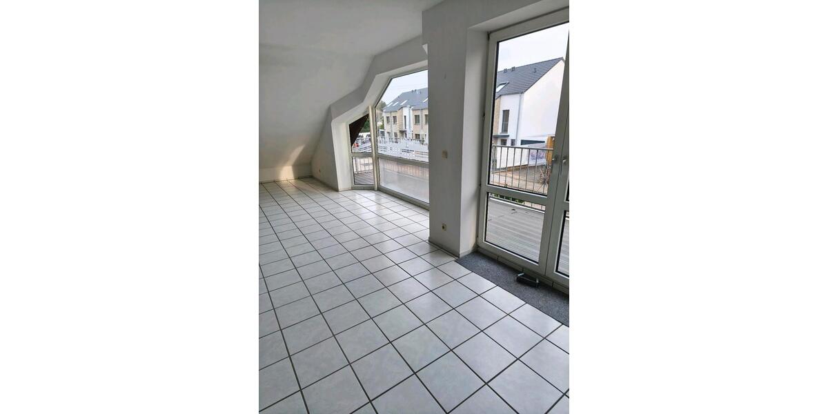 Dachgeschoßwohnung Pulheim - 3 Zimmer, 109 m&sup2;, 1.550&euro; | Angebot:25174347