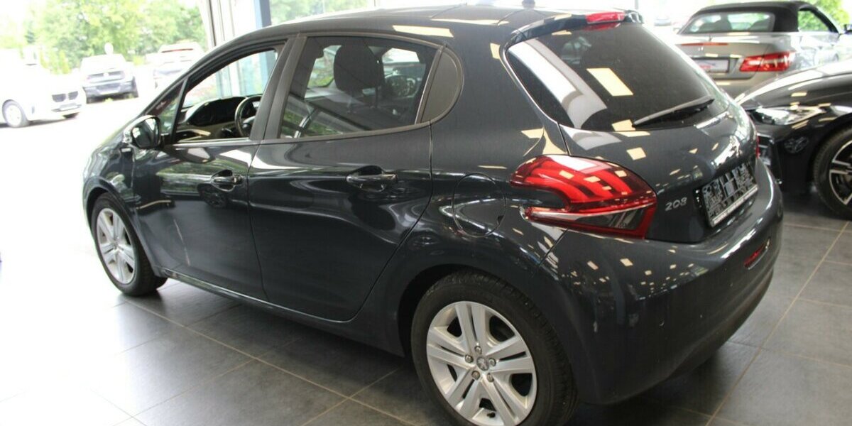 Peugeot 208 PureTech 82 Style 62.084 km 7.980 &euro; Euskirchen 53881