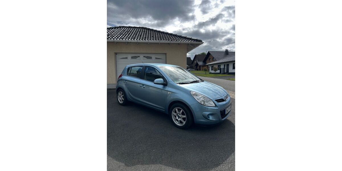 Hyundai i20 67.375 km 6.999 &euro; Nideggen 52385