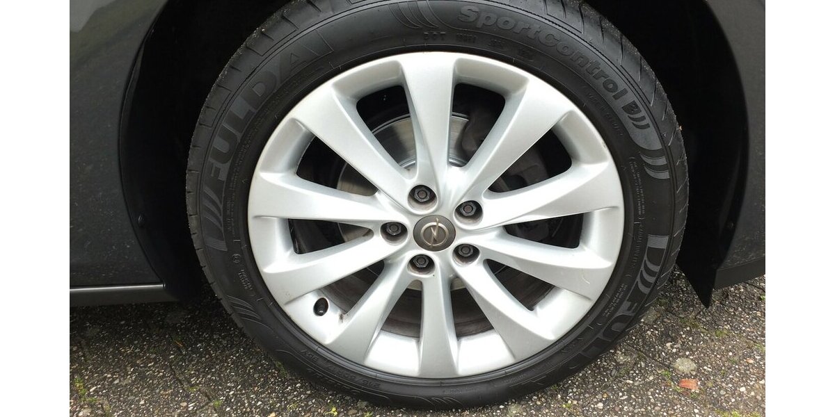 Opel Astra ACTIVE KLIMAANLAGE 17 ZOLL LMF TEMPOMAT 92.855 km 7.908 &euro; Köln 50858