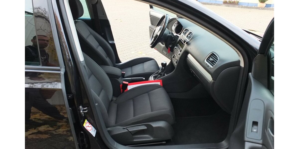 VW Golf 1.6TDi TEAM KLIMAAUTOMATIK 5-türig 159.855 km 6.498 &euro; Köln 50858