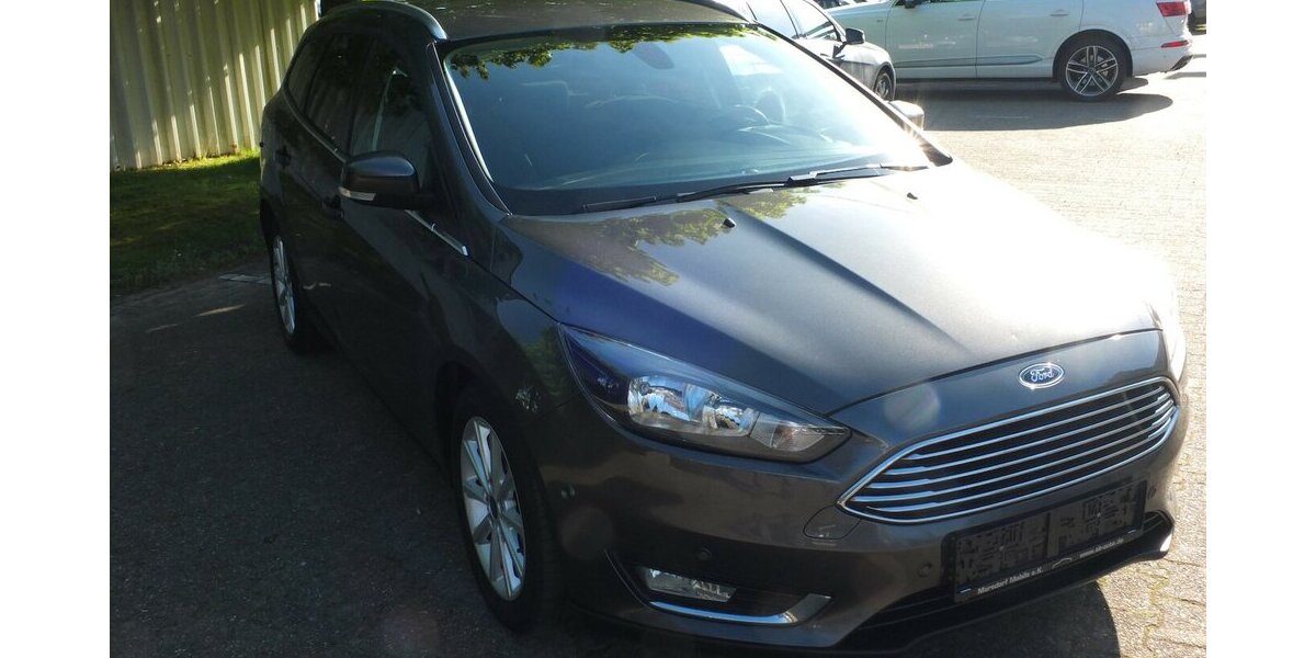 Ford Focus TITANIUM WM26: NAVI KLIMAAUTOM EINPARKHILFE 134.288 km 6.998 &euro; Köln 50858