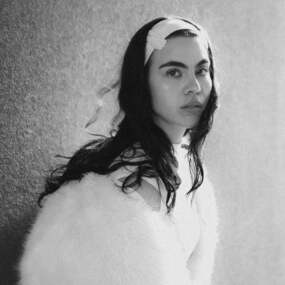 Izzy Escobar - Sunny in London 22.04.2026 Helios 37