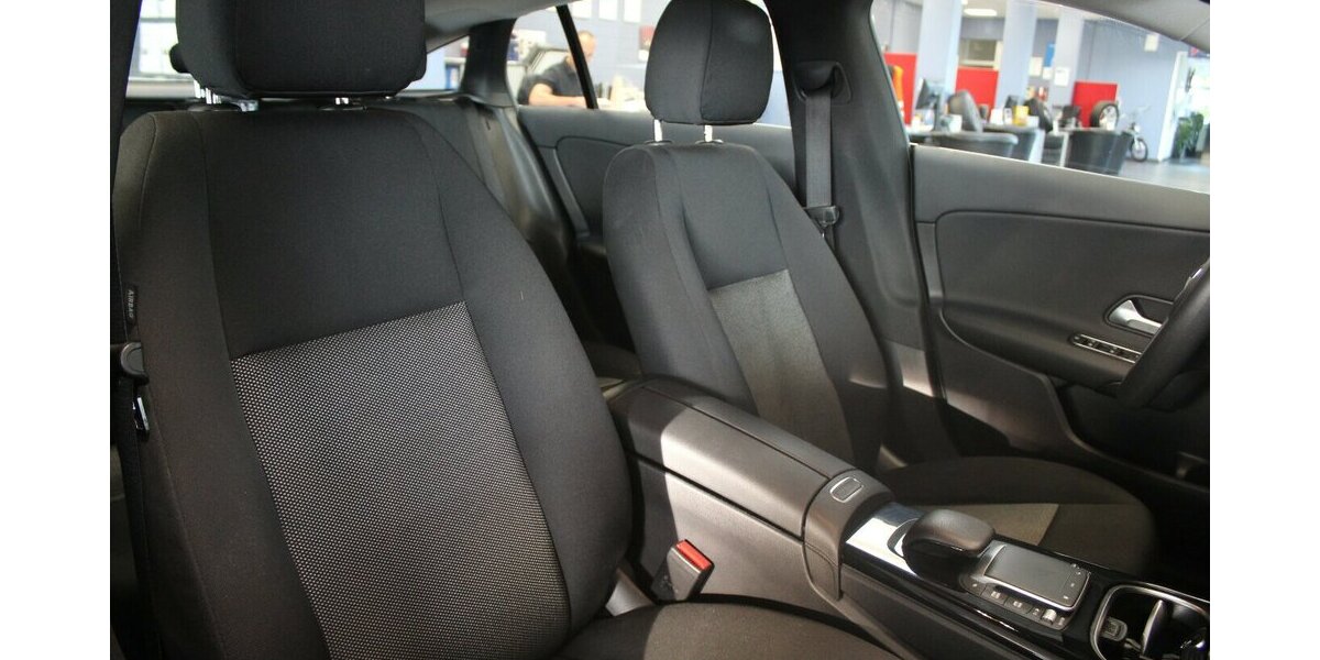 Mercedes-Benz CLA 180 Shooting Brake 7G-DCT Navi - BT. - Shz. 66.681 km 21.980 &euro; Euskirchen 53881