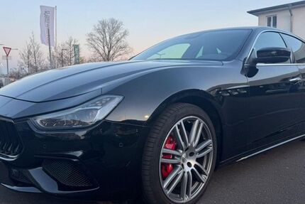 Maserati Ghibli 99.850 km 32.480 &euro; Köln 50829