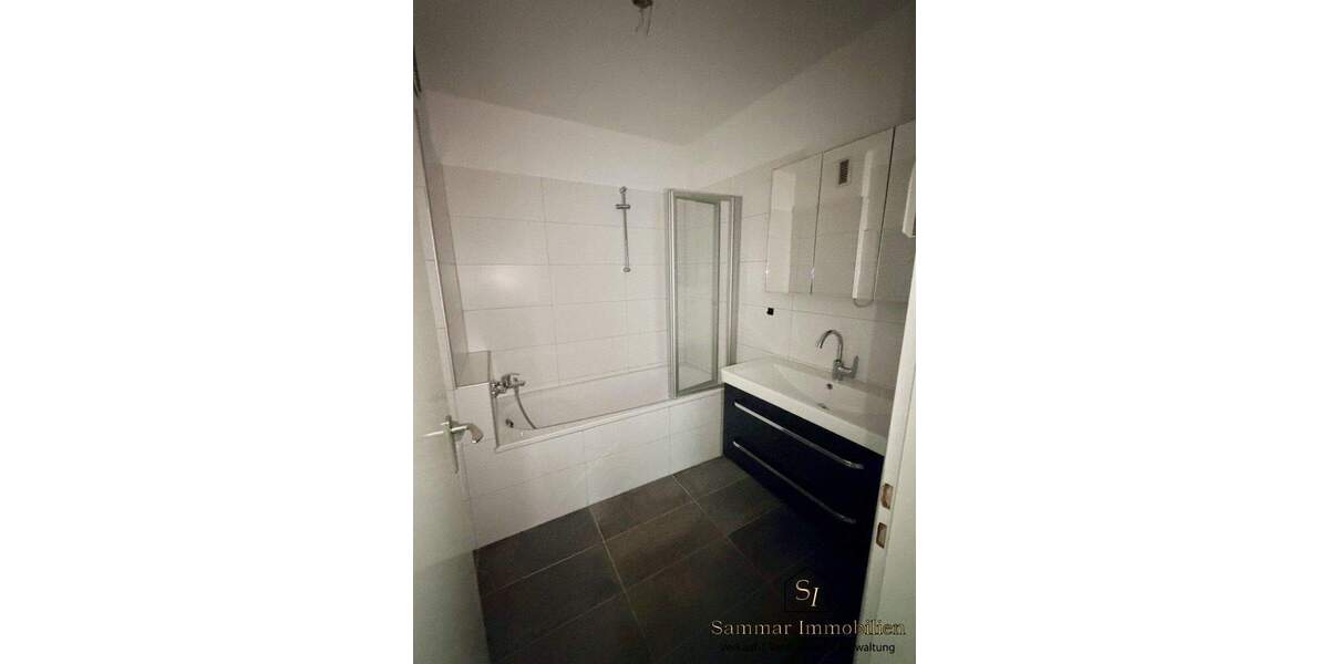 Etagenwohnung Brühl - 3 Zimmer, 74 m&sup2;, 1.200&euro; | Angebot:25738901