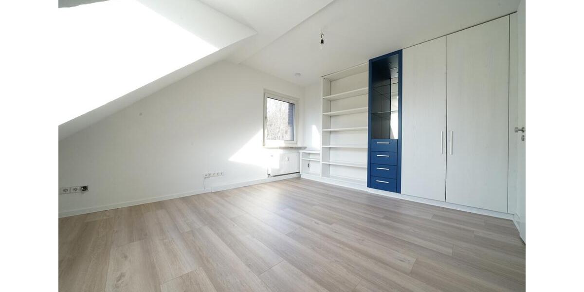 Dachgeschoßwohnung Köln Kalk - 3 Zimmer, 90 m&sup2;, 1.200&euro; | Angebot:25310069