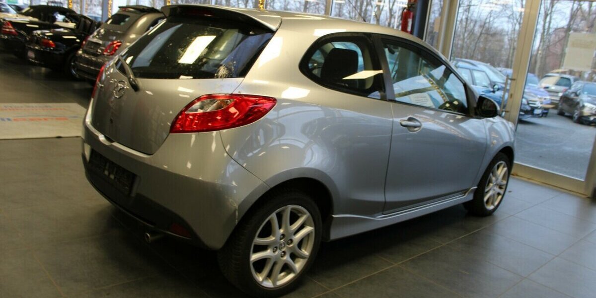 Mazda 2 1.5 MZR Sports-Line 132.930 km 5.980 &euro; Euskirchen 53881