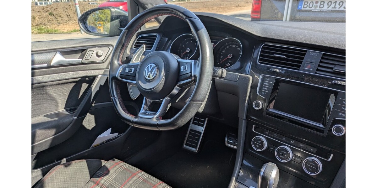 VW Golf VII GTI 111.800 km 18.200 &euro; Köln 50667